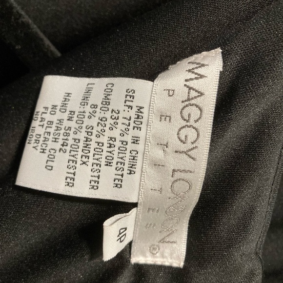 Maggy London Petites
Black & Brown
Front pockets - Picture 5 of 5